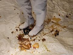 めいちゃんのカラーガードコスプレでフードCRUSH